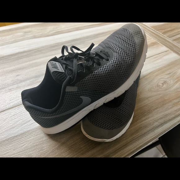 Nike - Picture 2 of 4